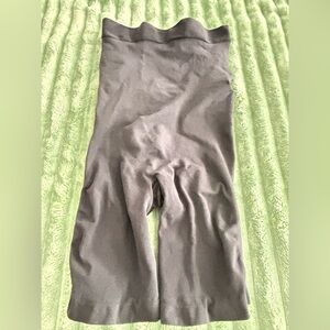 SKIMS SHAPE-WEAR SHORTS, size XL